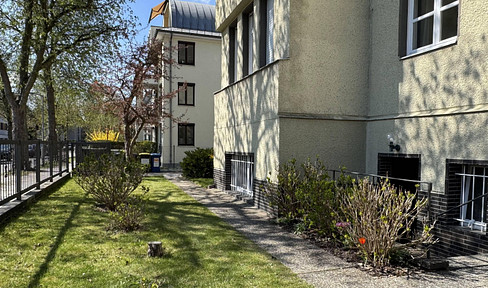Renovated, never-occupied 2-room apartment, also suitable for commercial use.