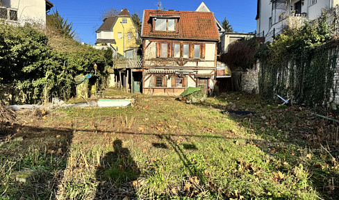 Wiesbaden-Biebrich: 499 m² plot of land on a south-facing slope – demolition permit approved, no commission fees.