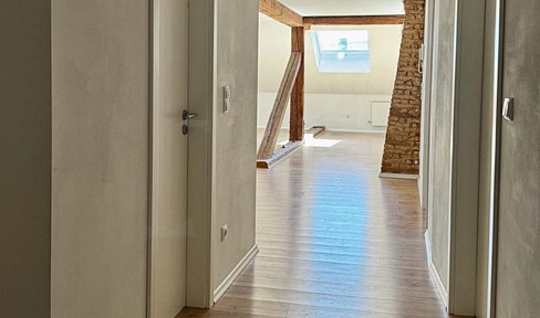 2,5-Zimmer-Dachgeschosswohnung mit ca. 100 m²