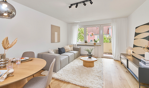 Erstbezug nach Sanierung: Helle 3-Zi.-Wohnung mit sonnigem Balkon & grünem Innenhof in Top-Lage