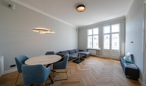 Frisch saniert. Bezugs- und provisionsfrei. Luxus im Altbau mitten in der Stadt.