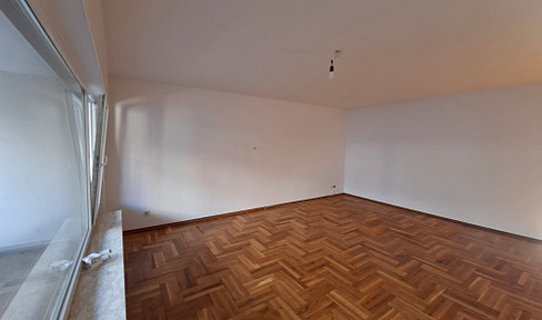 Spacious 2-room apartment with balcony and parquet flooring – approximately 91 m², centrally located in Schotten.
