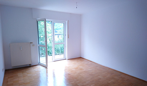 Barrierefreie 2.5-Zimmer-Wohnung mit TG-Platz und kleinem Balkon