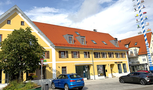 Historische Marktplatz-Rarität: Kernsanierte 3 Zi.- Wohnung mit gemütlichem Balkon