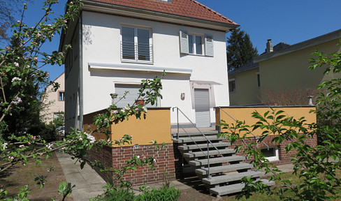 Sonnenterrasse und Saunalandschaft nahe Spandauer Forst