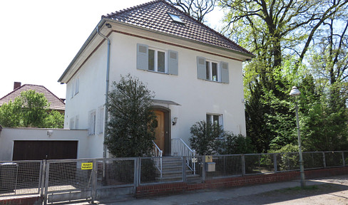 Sonnenterrasse und Saunalandschaft nahe Spandauer Forst