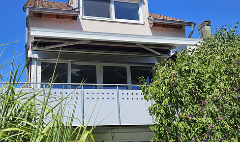 Großzügige Maisonette im Architektenhaus mit Kamin, Balkon & Albblick – ideal für 1–2 Personen