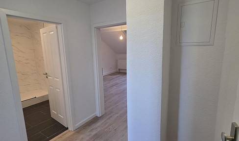 Sorfort frei !!! 2-Zi. ETW im Dachgeschoss - Top Lage !!!