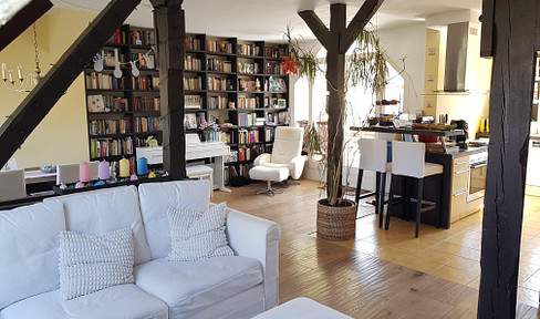 Große Dachgeschosswohnung im ruhigen Gartenhaus mit Terrasse–mitten im Samariterkiez/Friedrichshain