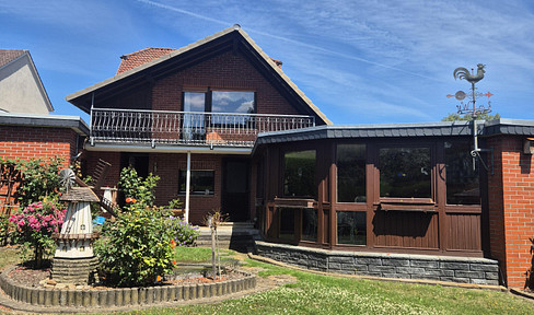 Charming detached house with a dreamlike south-facing garden, conservatory, and double garage.