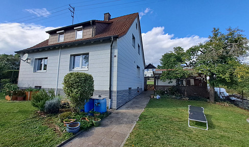 Detached single-family house with a spacious garden and a garage.