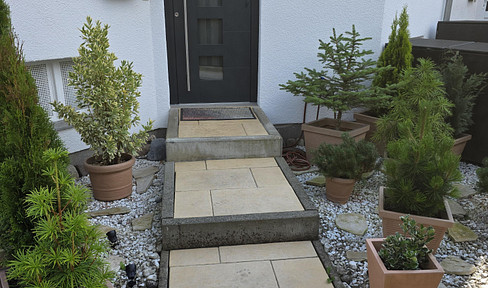 Oberkrämer - An interesting, renovated, and well-maintained semi-detached house with luxurious features.