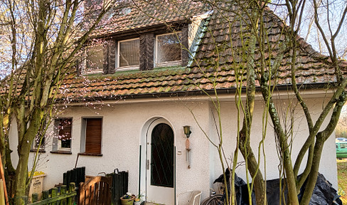 Provisionsfrei:schönes,großes Grundstück mit EFH in TOP-Lage für langfristig planende Interessenten!
