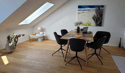 D'dorf so nah: Euro 1.295,- Kaltmiete Neubau DG-Wohnung mit Balkon