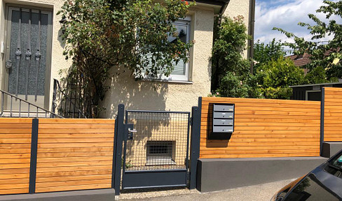 Renovated, 2.5-room apartment, centrally located in a quiet area, with a private garden, and furnished.