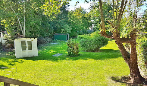 Framed by Nature in herrlichem, eigenem Garten