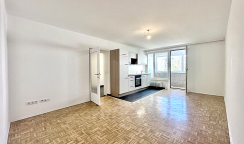 Brand new apartment - peaceful courtyard setting, only 350m from the U3 subway station: modern 3-room apartment with an extra-large rain shower and a balcony.