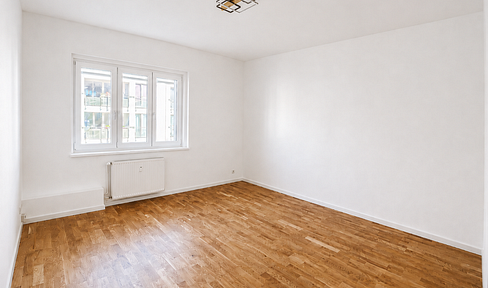 Frisch sanierte, bezugsfreie 3-Zimmer-Wohnung mit Eichenparkett in ruhiger Lage Prenzlauer Berg