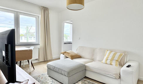 Furnished KfW40 apartment with washing machine, internet access, and excellent public transportation links.
