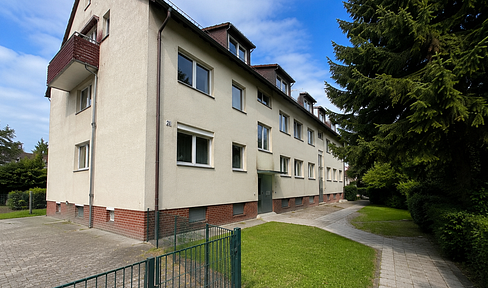 3-room attic apartment without sloping ceilings, offering ample storage space and a parking space.