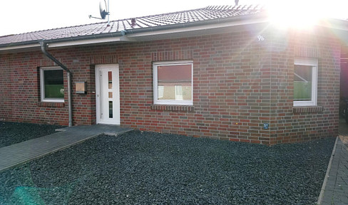 Doppelhaushälfte mit eigenem Garten, Terrasse & Carport in Weener