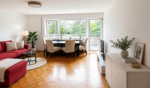 Bright, one-room apartment for rent in Munich-Sendling, 1st floor, with a west-facing balcony. Offered privately.