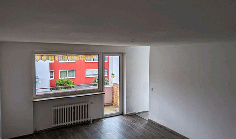 Bright 1-bedroom apartment with a large balcony and elevator – located close to nature in the Pegnitzgrund area.