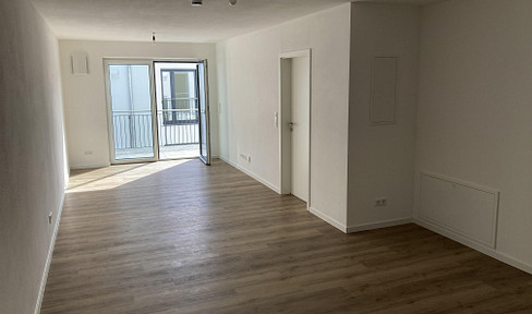 Investment opportunity in SOB! No realtor fees! - Accessible 2-room apartment with elevator and balcony.