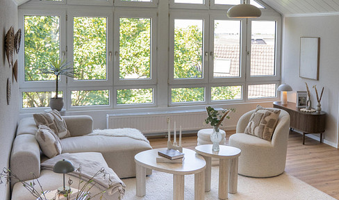 Attic loft, 76 m² | First occupancy after renovation | Fitted kitchen | Home office | No commission fees.