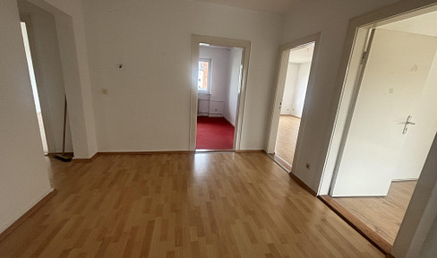 3.5-room apartment suitable for students, located near the university.