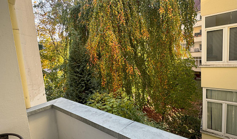 Helle, großzügige 2 Zimmer-Wohnung mit Wohnküche