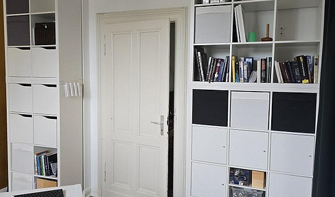 wunderschöne Altbau DG Wohnung voll möbliert!