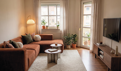 Bright, 2-room apartment with a south-facing balcony – partially furnished, located on the 3rd floor with elevator in Gostenhof.