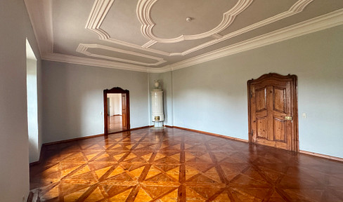 Exklusive Wohnung im Renaissanceschloss
