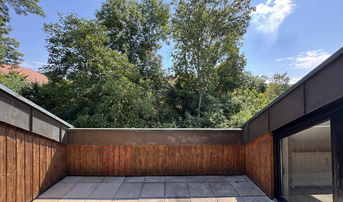 Sanierte 3-Zimmer-Dachgeschosswohnung mit Dachterrasse und Tiefgaragenplatz