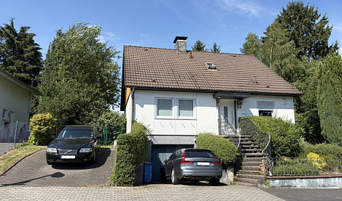 Detached single-family house with a lovely garden and garage in Aufderhöhe - NO COMMISSION.