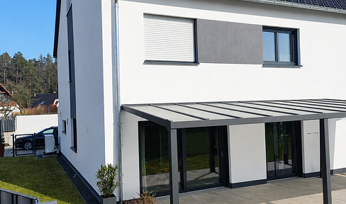 Modern semi-detached house in a prime location in Röthenbach a.d. Pegnitz – Renzenhof district.