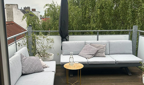 For sale by owner: Bring the vacation vibe into your own home – bright attic apartment with a loft-like feel.