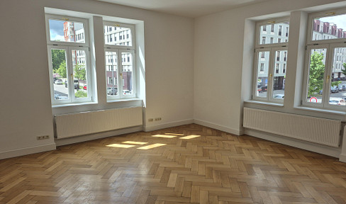 Helle, großzügig geschnittene Wohnung in denkmalgeschütztem Haus in München