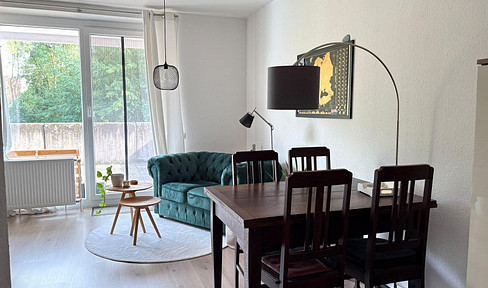 Helle 1-Zimmer-Wohnung mit großem Balkon, Einbauküche & Stellplatz in zentraler Lage
