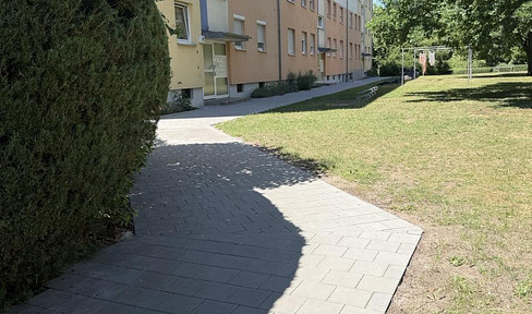Hochwertig kernsanierte 2-Zimmerwohnung mit Balkon und Stellplatz - Campus-nah in Erlangen-Bruck