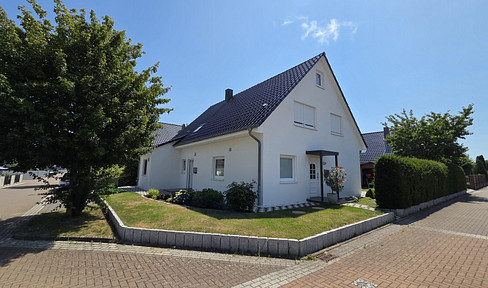 Stylish detached house with a separate apartment.