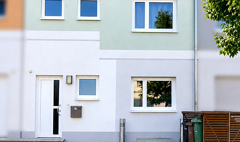 Commission-free: Modern townhouse (built in 2019) with 163 m², south-east facing garden, studio, and rooftop terrace.