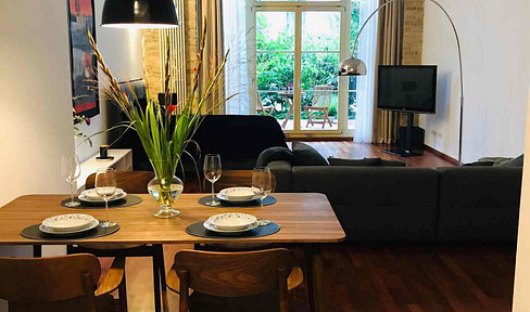 Bright apartment with a southwest-facing terrace in Berlin-Friedrichshain – for rent – optional with parking space.