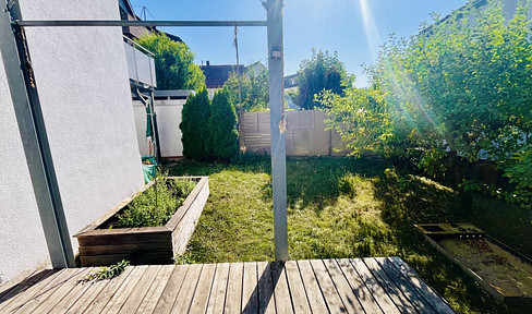 Kernsanierte EG-Wohnung mit eigenem Garten