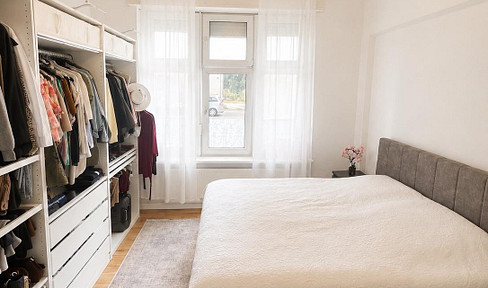 Renovated 3.5-room apartment with high-quality finishes, located by the canal.