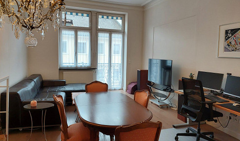 Centrally located 4-room apartment with balcony and elevator.