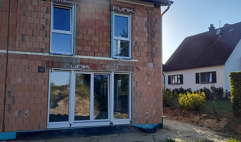 Moderne DHH im LK Dachau: Barrierefrei, Wärmepumpe, Garten & Home-Office-Büro