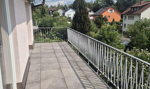 SUBLET AVAILABLE: 3 Months! Beautiful 4-room apartment.