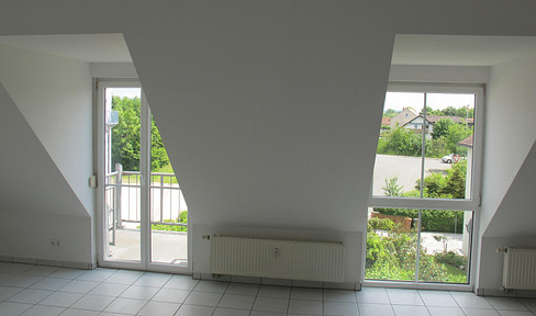 Bright, modern 4-room apartment in the town of Hirschaid, suitable for owner-occupation, with a hobby cellar, two balconies, and a garage.
